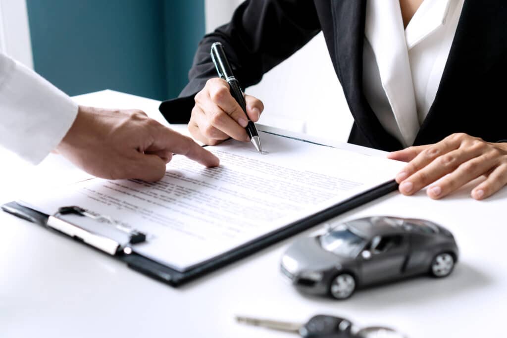 Comment changer d'assurance auto en cours de contrat ?